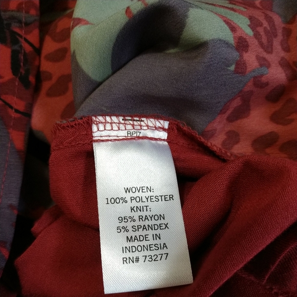 EVRI Women's Top Beautiful Design Buttons Down The Back Size OX. (Oversized top) - Picture 8 of 12